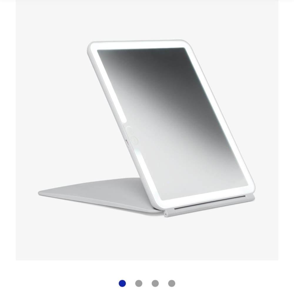 Vanity Planet Pose travel mirror